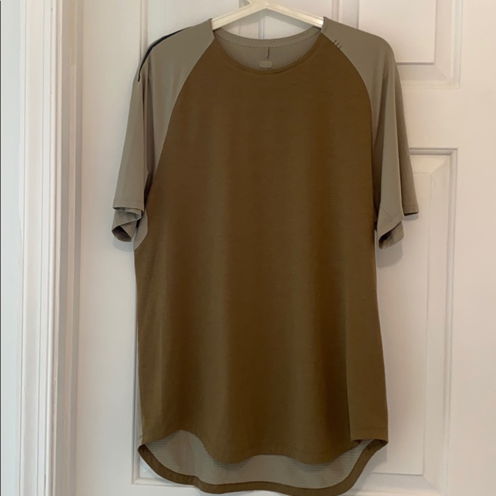lululemon athletica Men's Short Sleeve Tee in Olive and Khaki